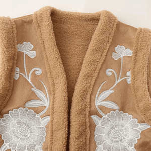 Beige Teddyväst med Vita Broderier