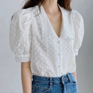 Blus med spetskrage