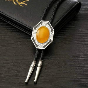 Bolo tie i läder med sexkantig ram och färgad sten