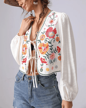Broderad blus med blommor