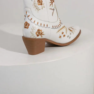 Broderade cowboyboots i boho stil med 6cm klack
