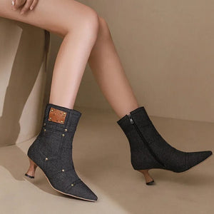 Cowboy stövletter i denim med ficka och nitar
