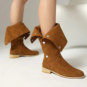 Cowboyboots i mockalook med knappar och bred skaftöppning