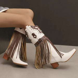 Cowboyboots med fransar och dekorativt spänne i vintage-stil