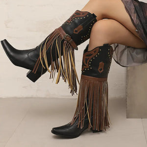 Cowboyboots med fransar och dekorativt spänne i vintage-stil