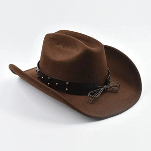 Cowboyhatt i mjuk filt med läderband och nitar