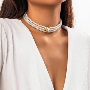 Flerradigt choker-halsband med turkosa pärlor