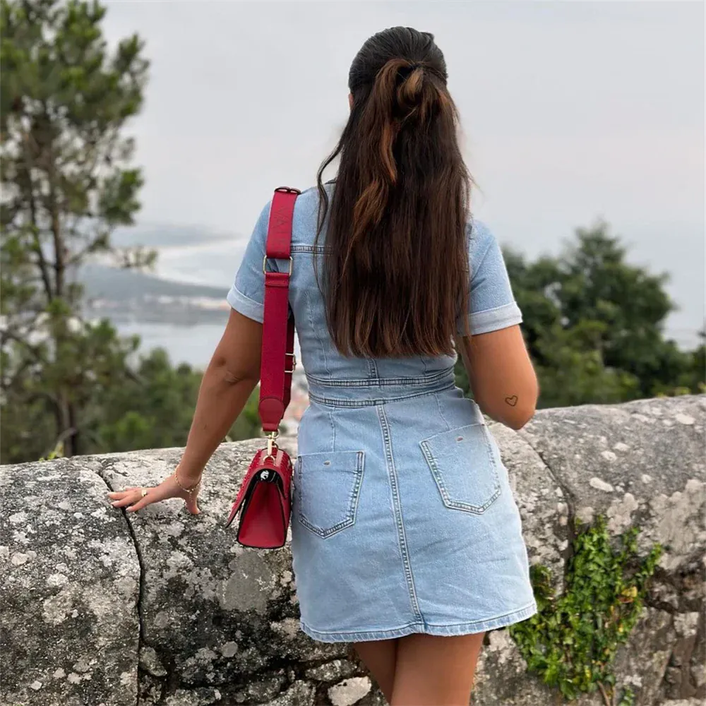 Kort denimkjole med knapper
