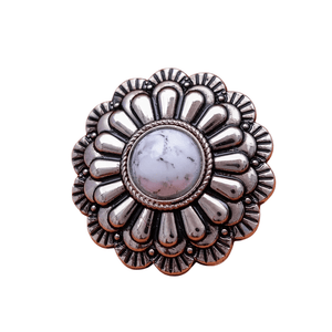 Silver Concho med 3D-Blomdesign och Färgad Pärla Vit pärla / 2st
