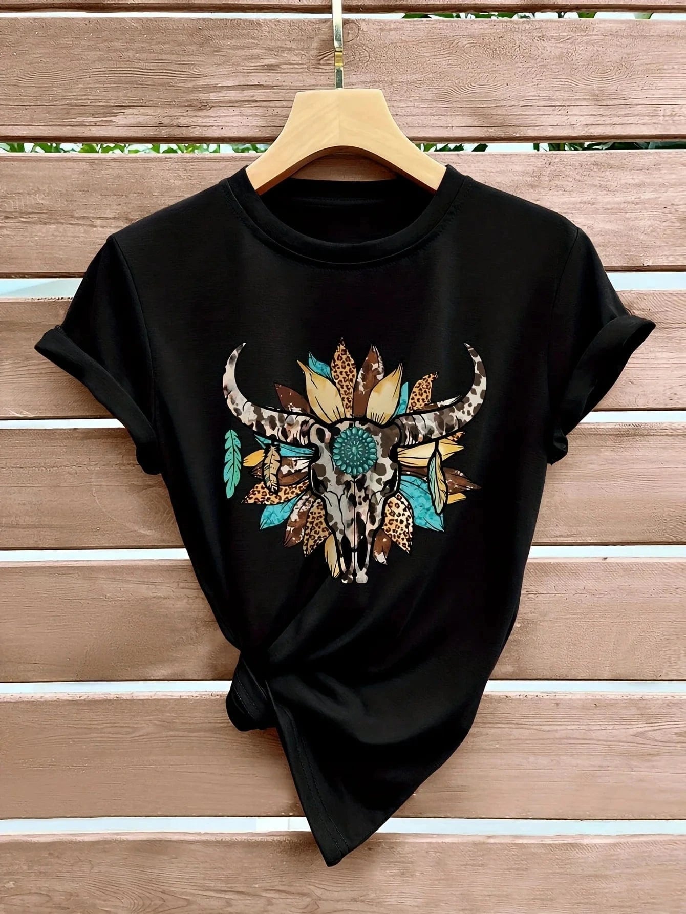 Svart tshirt med buffelkranium fjädrar Svart / S