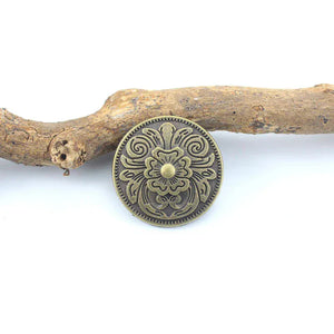 Vintage Concho i Zinklegering med Präglat Mönster och Skruvfäste Guld C