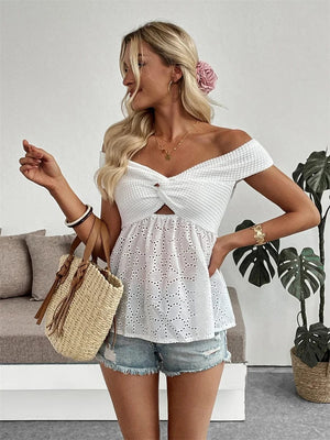 Vit off shoulder-blus i broderie anglaise med knutdetalj