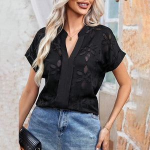 Blus med blommigt hålmönster