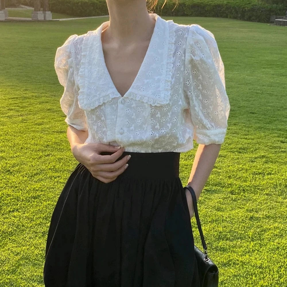 Blus med spetskrage