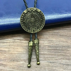 Bolo tie i aztekisk design med genuint läder