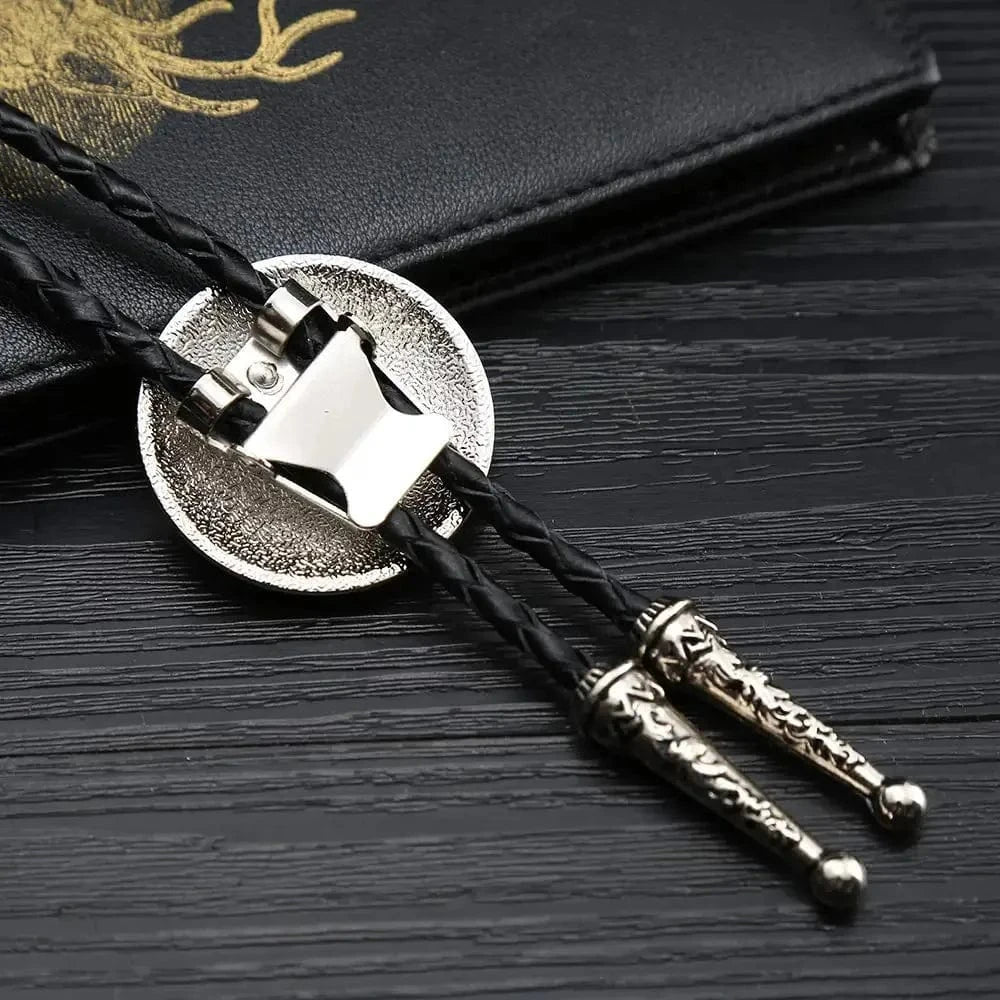 Bolo tie i rund form med stjärnmotiv
