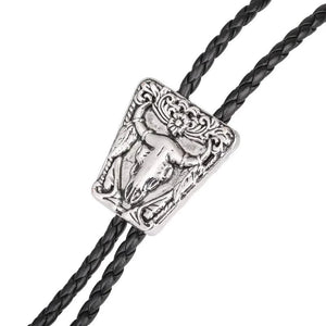 Bolo tie med oxskalle i metall och läderband