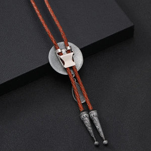 Bolo tie med rund hästberlock och läderband