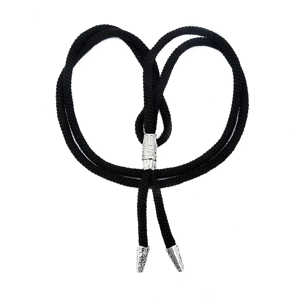 Bolo tie med silverfäste och svart nylonrep