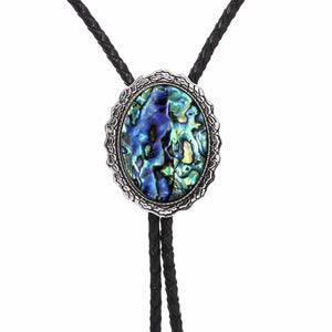 Bolo tie med snäckstenshänge i blågrönt skimrande Blågrön 01