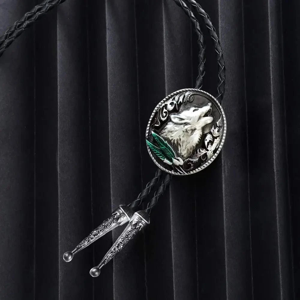 Bolo tie med ylande varg i zinklegering Svart