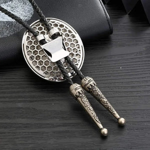 Bolo tie rund med blå rhinestone och flätad läderrem