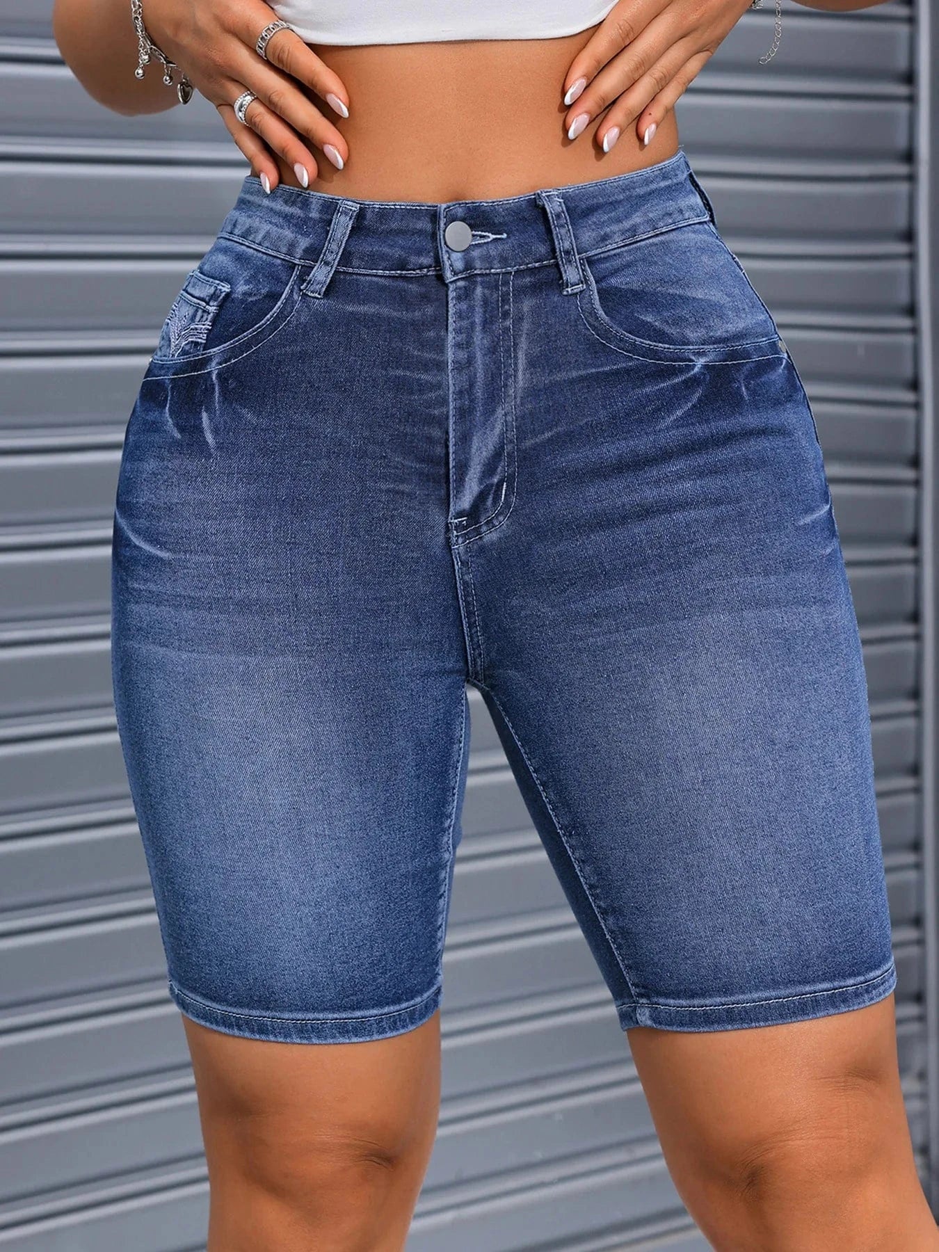 Broderade jeans shorts