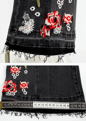 Broderade svarta flare jeans med blommönster