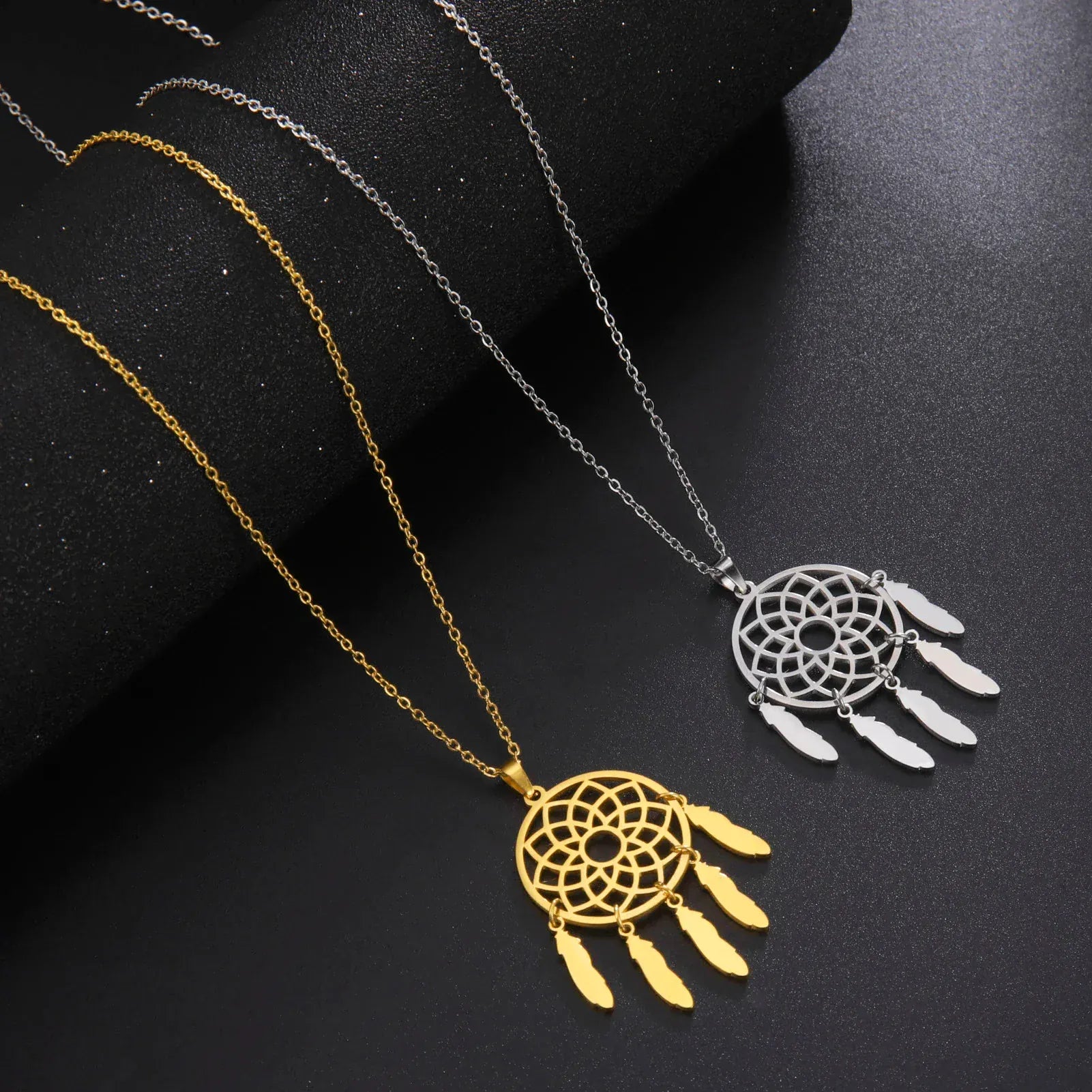 Cazador Hollow Dreamcatcher Feather Pendant Necklaces for Women Stainless Steel Jewelry Choker Necklaces 2025 Birthday Gift