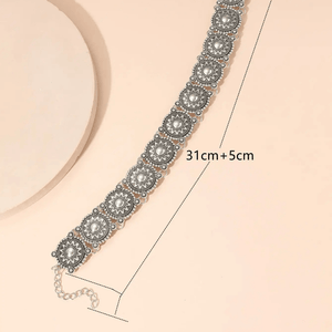 Choker-halsband med conchos i western stil