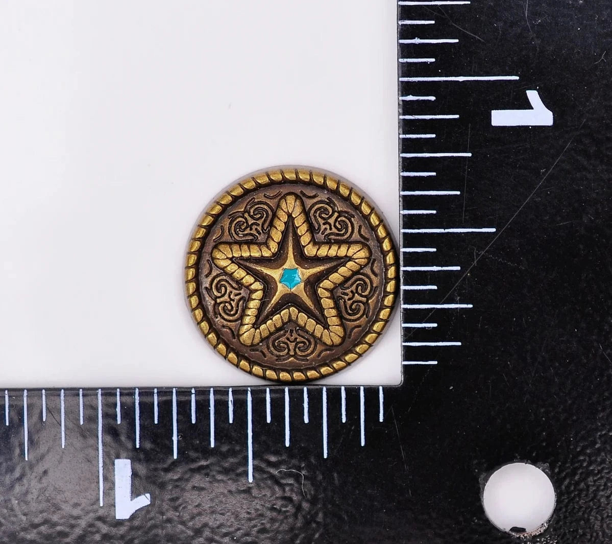 Concho i Antik Mässing med Ingraverad Stjärna 19mm