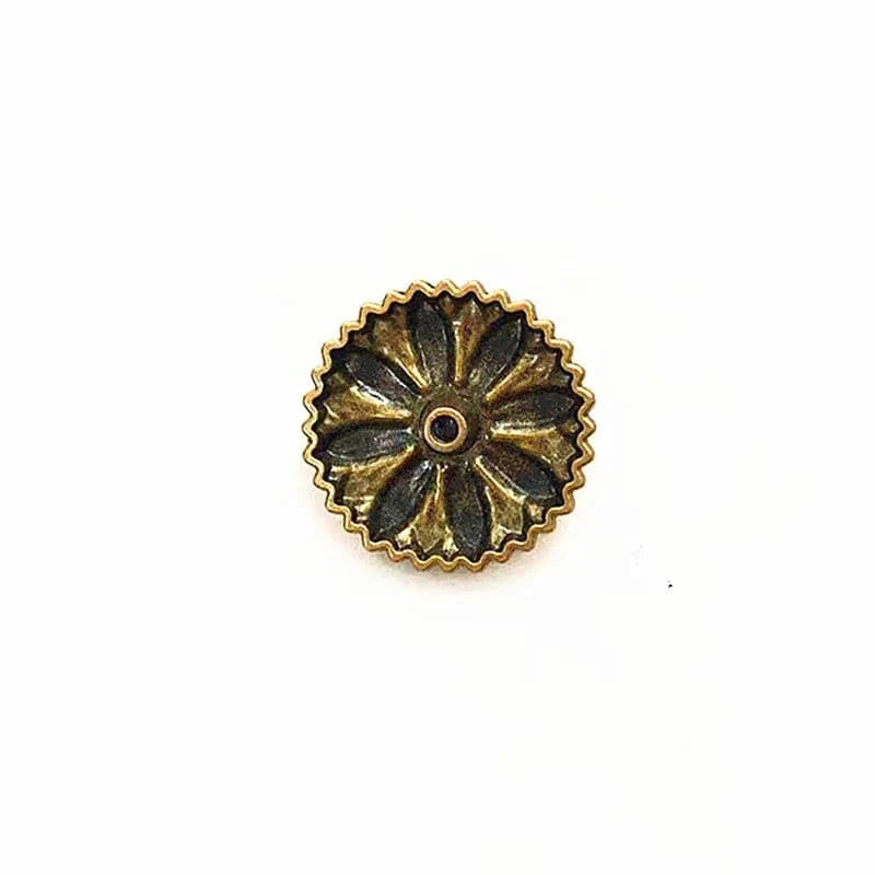 Concho i Mässing med Tribal Solblomma och Färgsten