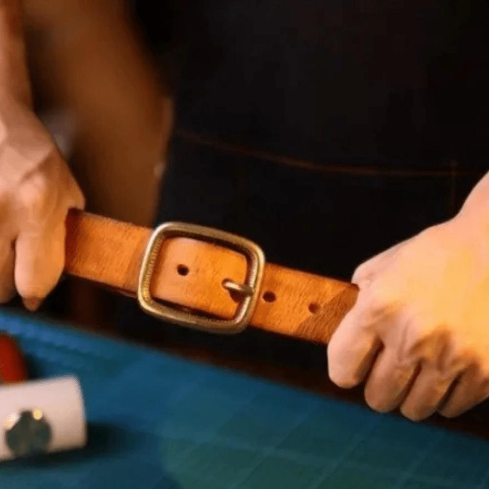 Cowboybälte i Äkta Läder med Vintage Mässingsspänne