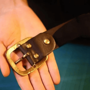 Cowboybälte i Äkta Läder med Vintage Mässingsspänne