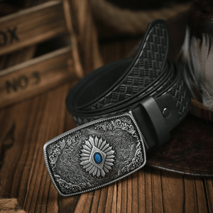 Cowboybälte med antikgraverat spänne
