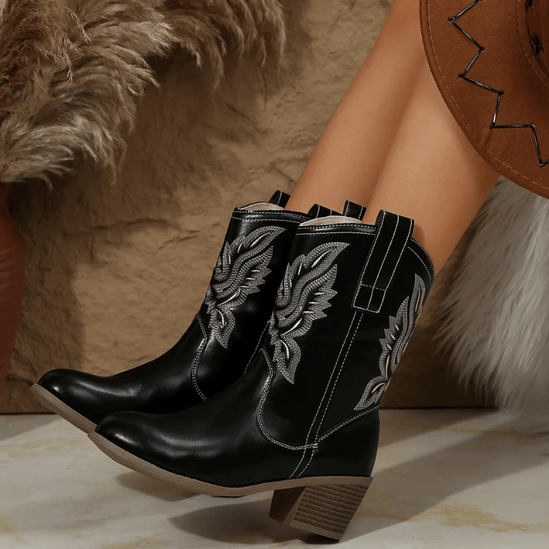 Cowboyboots med broderad design och kraftig klack