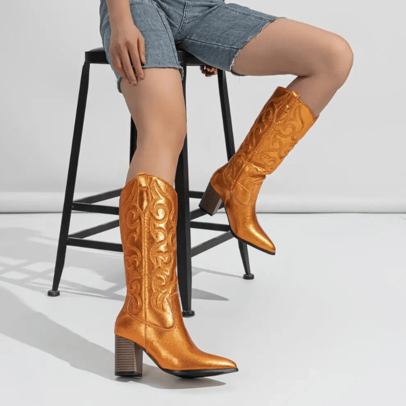 Cowboyboots med broderad metallisk yta och spetsig tå