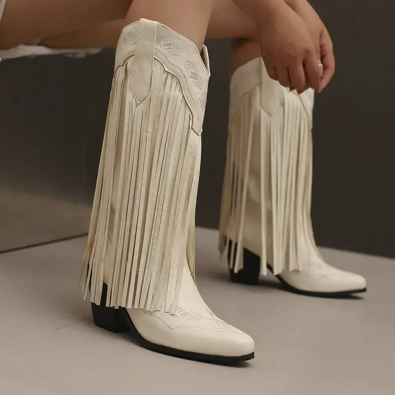 Cowboyboots med tofsar i mjukt läder och broderade detaljer