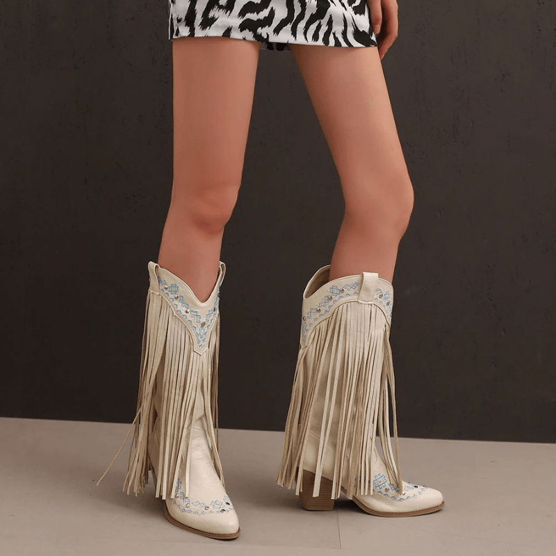Cowboyboots med tofsar och broderad vintageinspirerad design