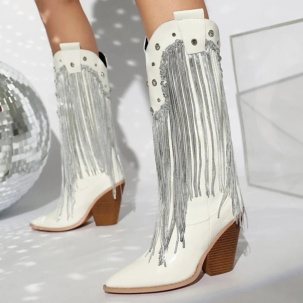 Fransiga Cowboyboots i Glansig Läderlook med Kilklack