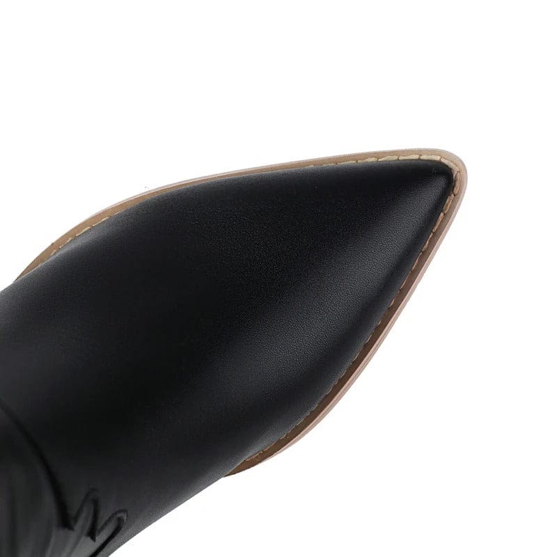 Fransiga Cowboyboots i Glansig Läderlook med Kilklack