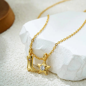 Halsband med hänge i form av en cowboyboots och stjärna Guld