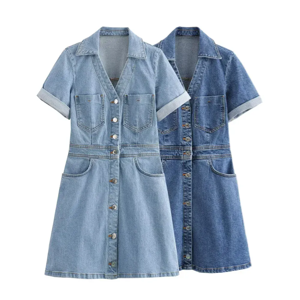 Kort denimklänning med knappar