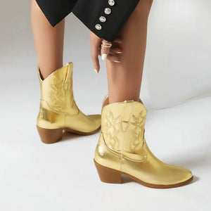 Låga cowboyboots i glänsande läderlook med broderi