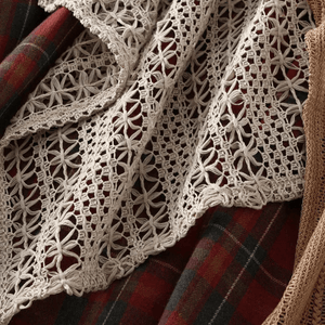 Långkjol i patchwork-stil med spets och rutigt mönster
