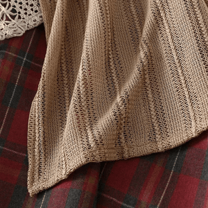 Långkjol i patchwork-stil med spets och rutigt mönster