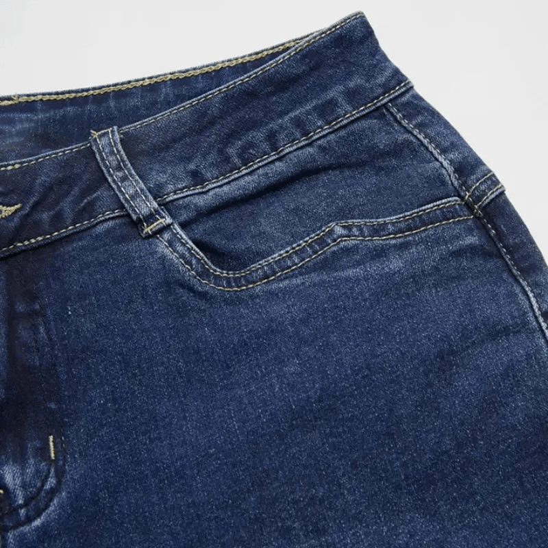 Mörkblå bootcut jeans med broderat hjärta och hästmotiv