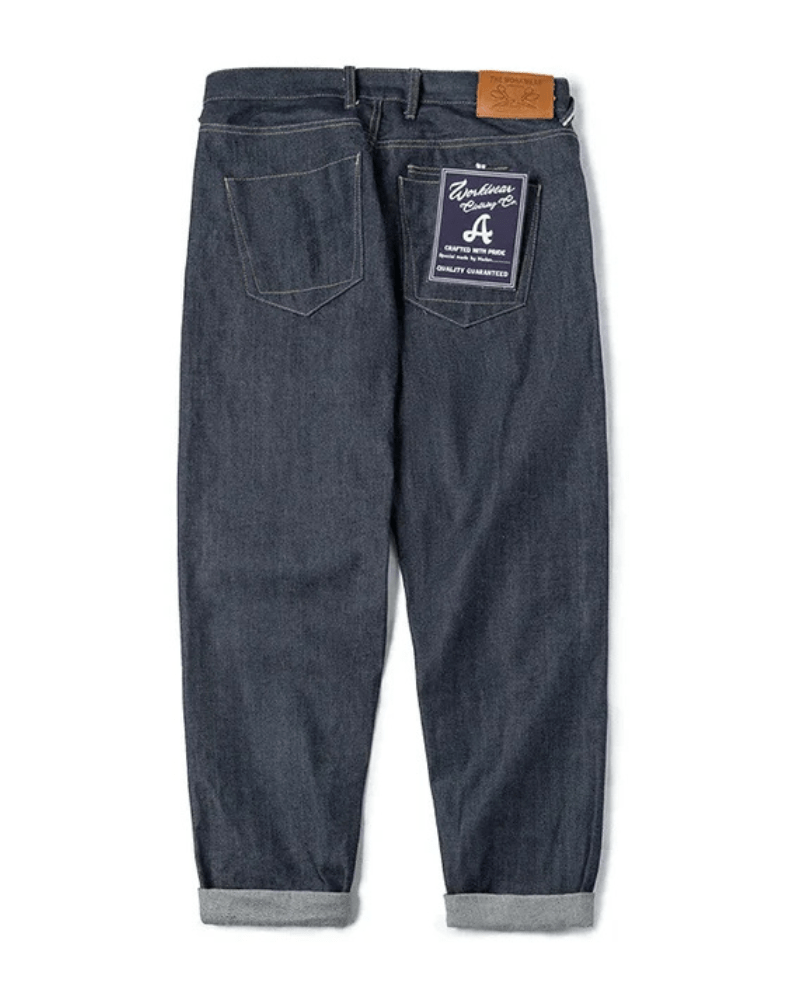 Mörkblå raka selvedge jeans i raw denim