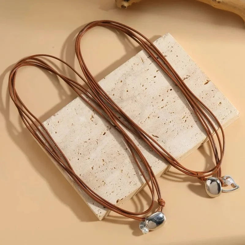 Omlottchoker i mocka med turkos sten