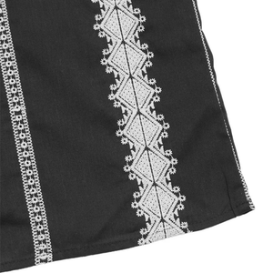 Svart halterneck-blus med vit brodyr och knytband